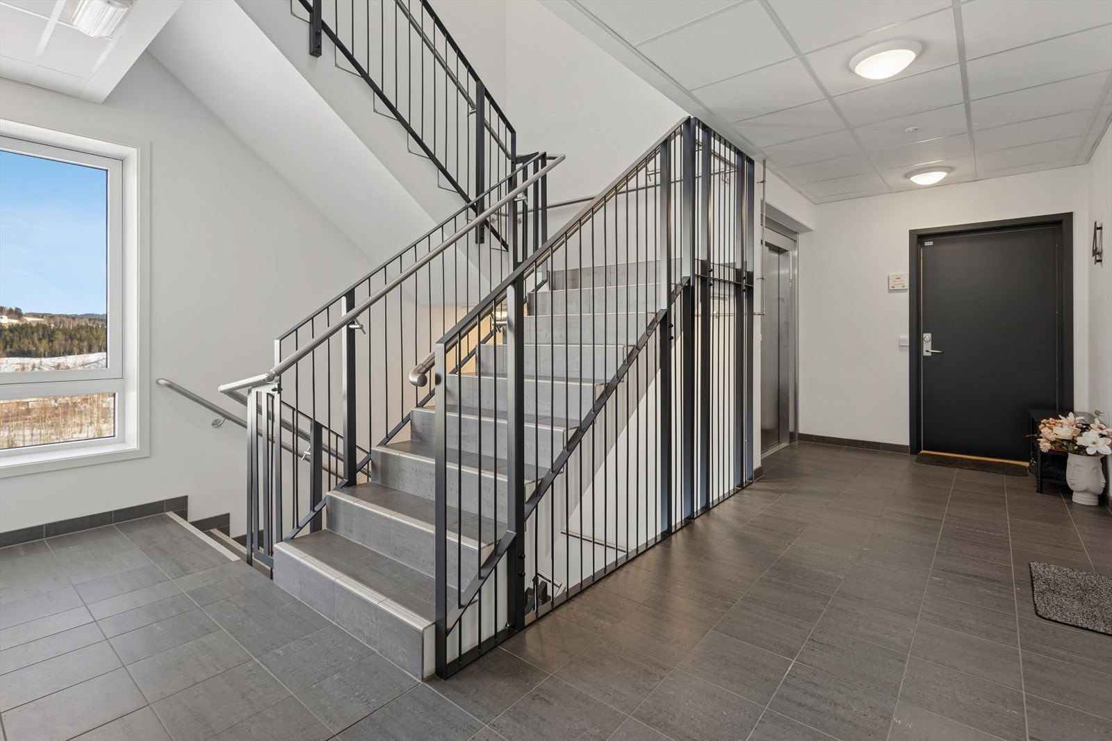 Felles trappeoppgang i bygget. Galleribilde