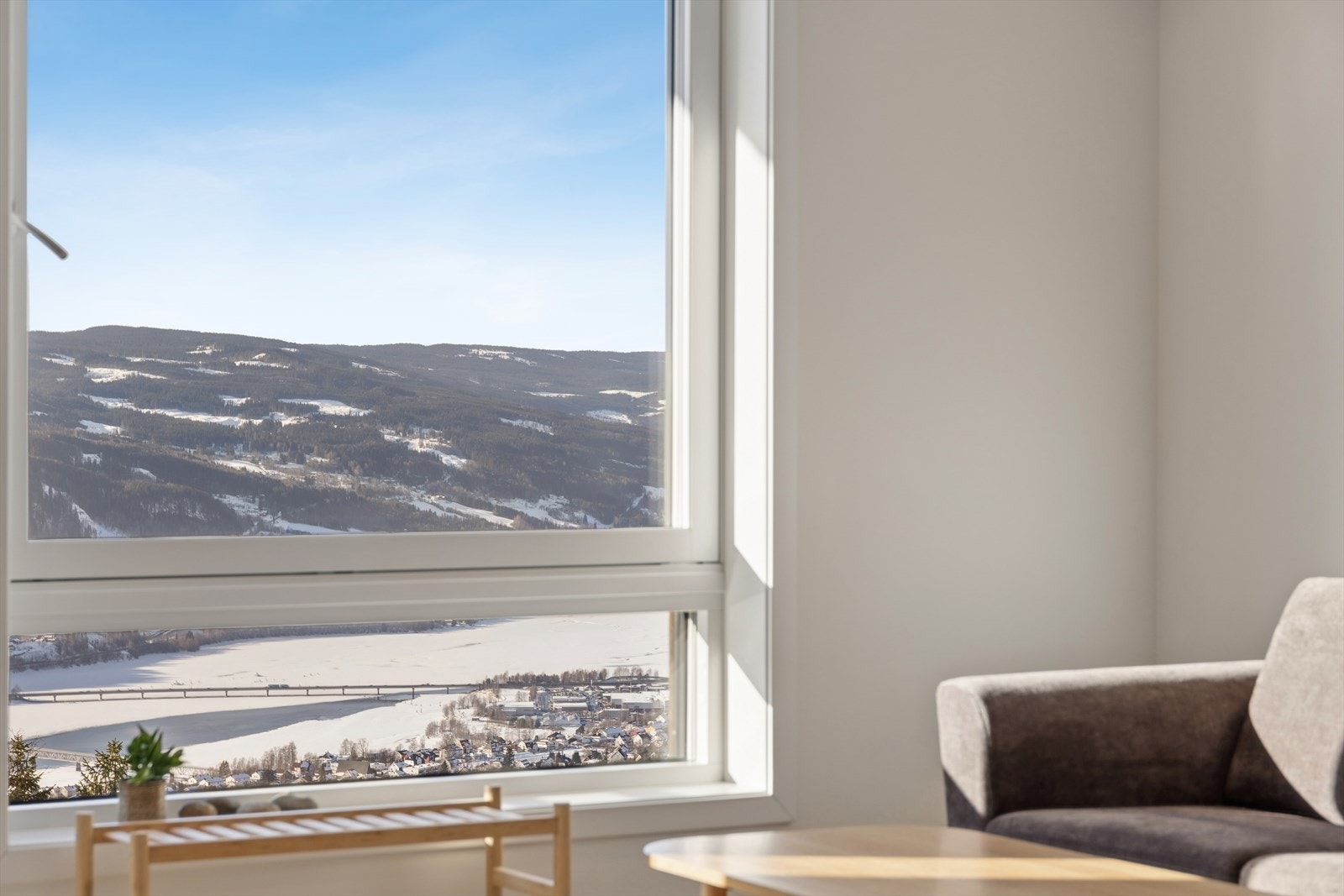 Utsikten fra stuevinduet. Galleribilde