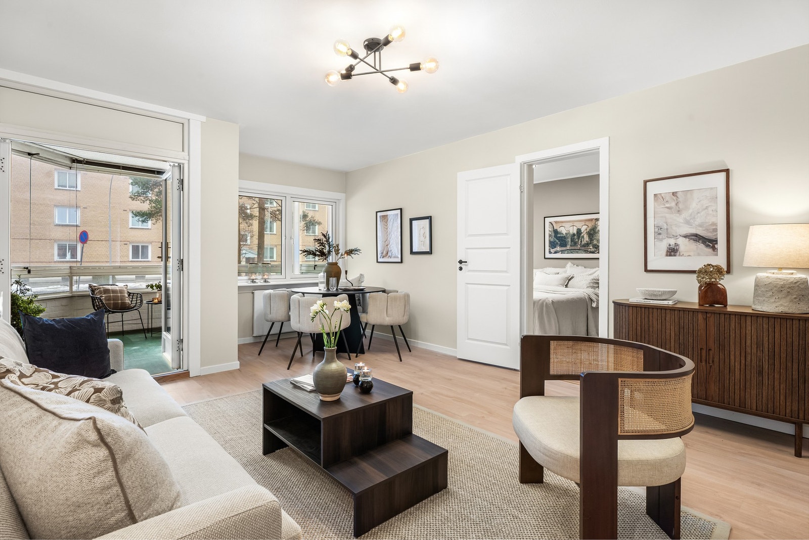 Pen og arealeffektiv 3-roms andelsleilighet beliggende i et attraktivt og solrikt boligområde på Kalbakken. Fotograf: Oh Shots Galleribilde