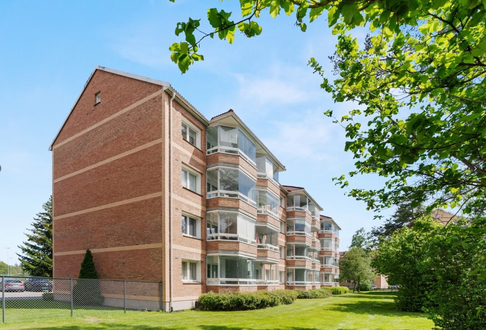 Leiligheten har en god intern beliggenhet. Borettslaget Engsletta Borettslag består av 454 andelsleiligheter Galleribilde