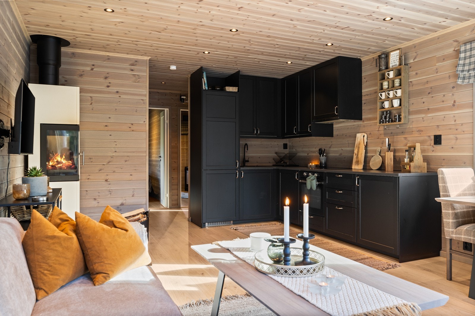 Det er også satt inn peisovn for lun oppvarming Galleribilde