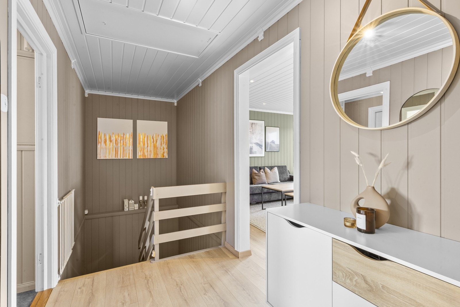 Mellomgang i 1. etasje Galleribilde