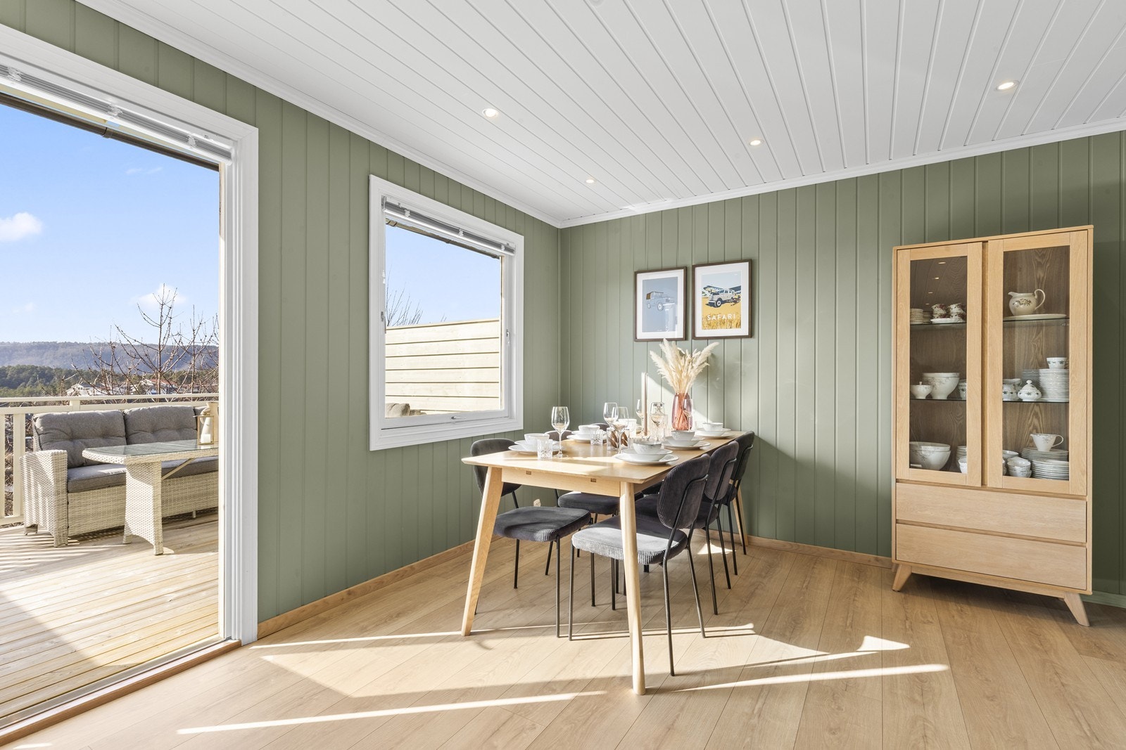 Direkte utgang til veranda fra spisestue Galleribilde