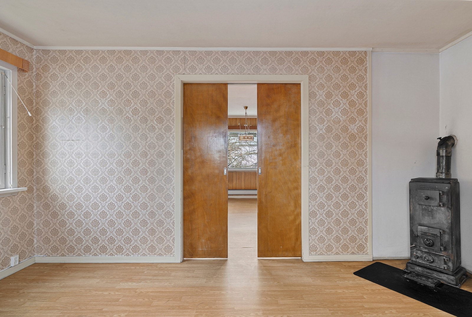 Dobbel skyvedør mellom stuene. Galleribilde