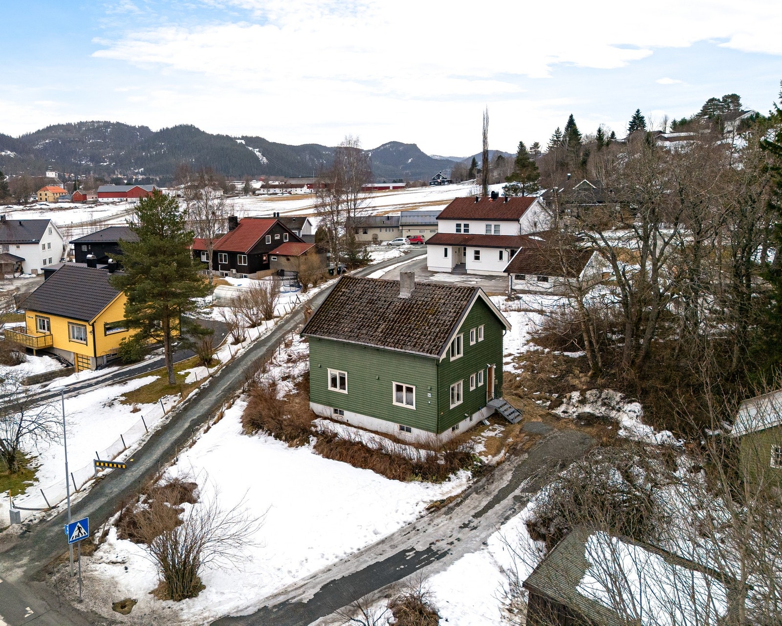 Frittliggende enebolig med sentral beliggenhet rett ved skole og Klæbu sentrum. Galleribilde