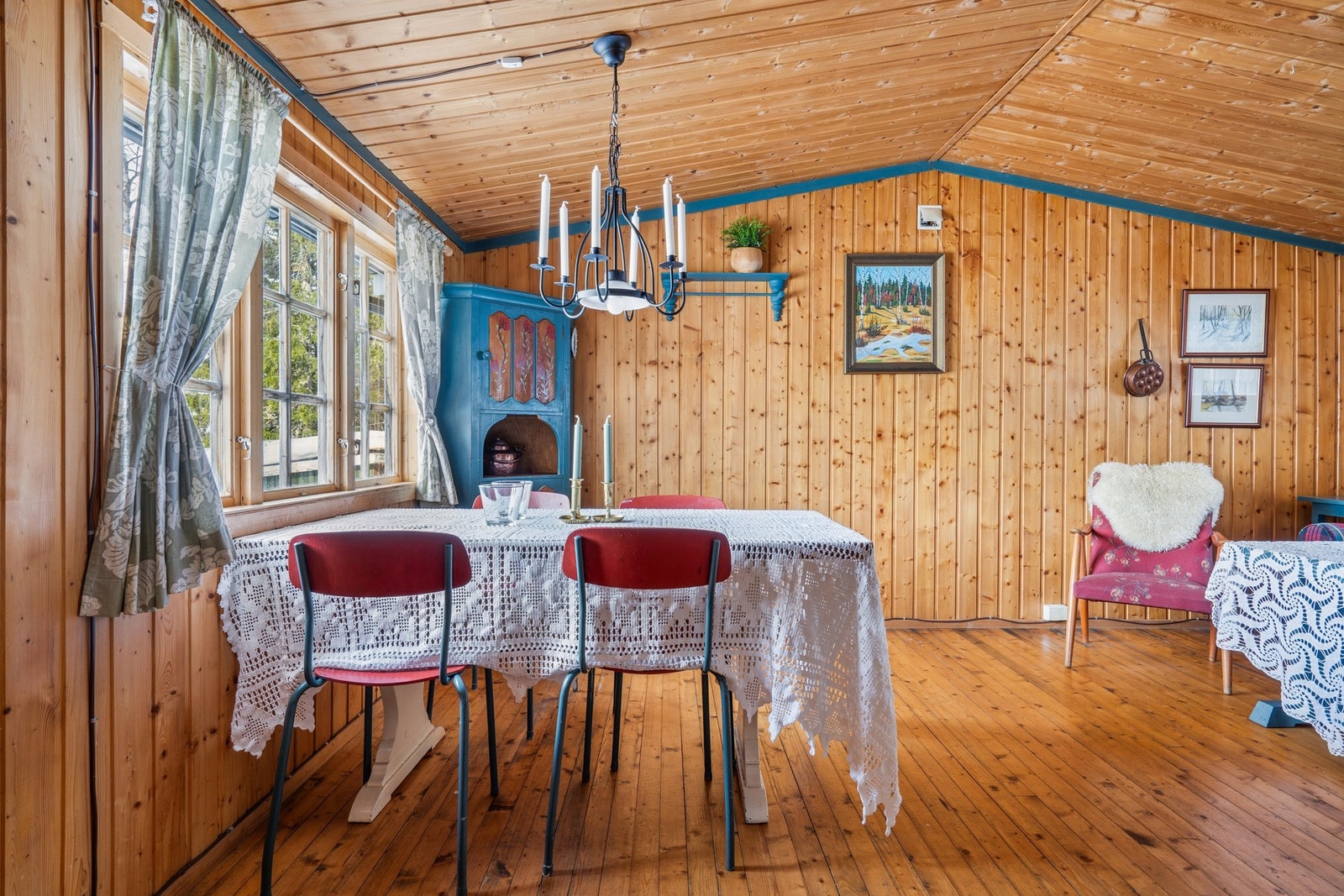 Her er det plass til egen spisegruppe. Galleribilde