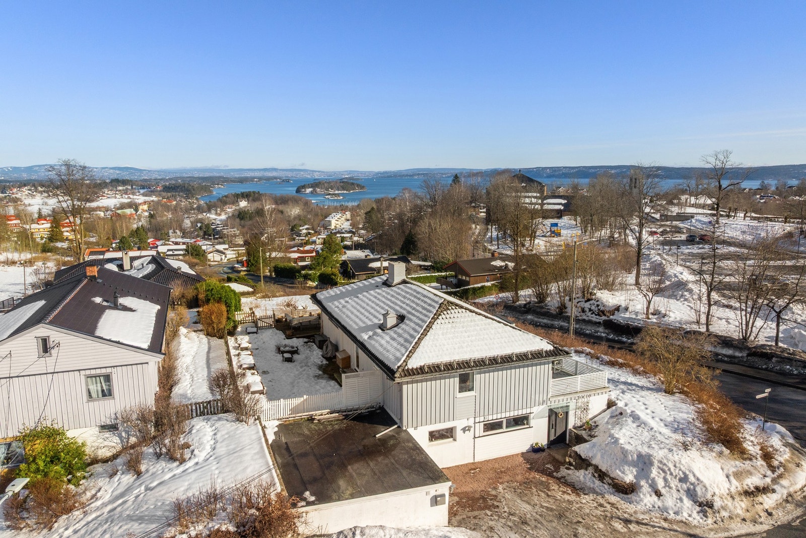 Ellefs vei ligger landlig og skjermet til samtidig som det er kort vei til servicetilbud. Galleribilde