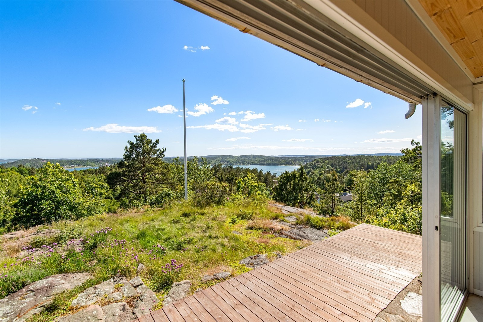 Beliggende høyt og fritt med fantastisk utsikt! Galleribilde