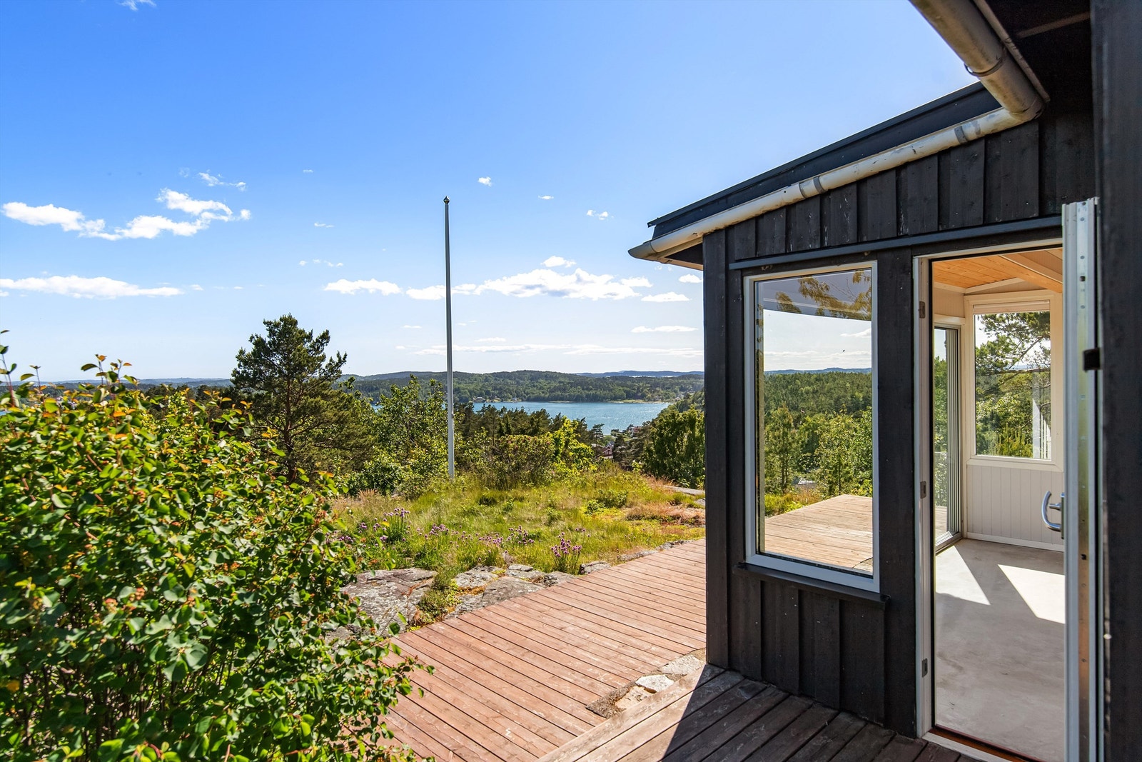 Tomten er svært solrik Galleribilde