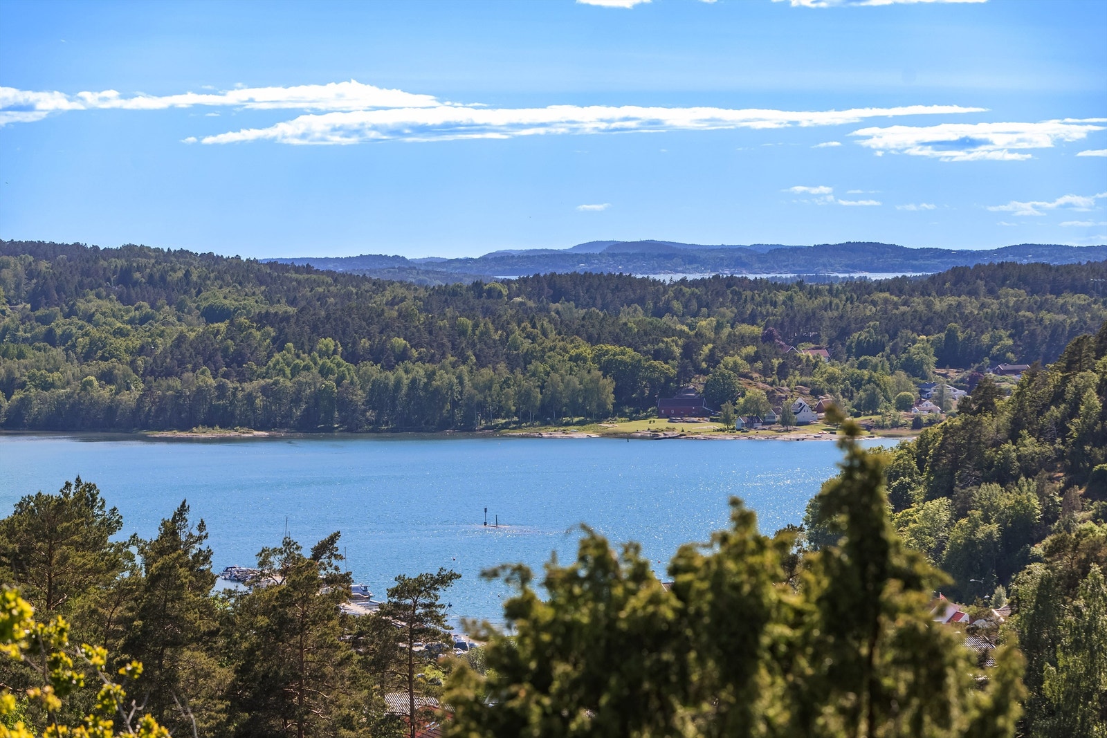 Beliggende usjenert til med utsikt Galleribilde