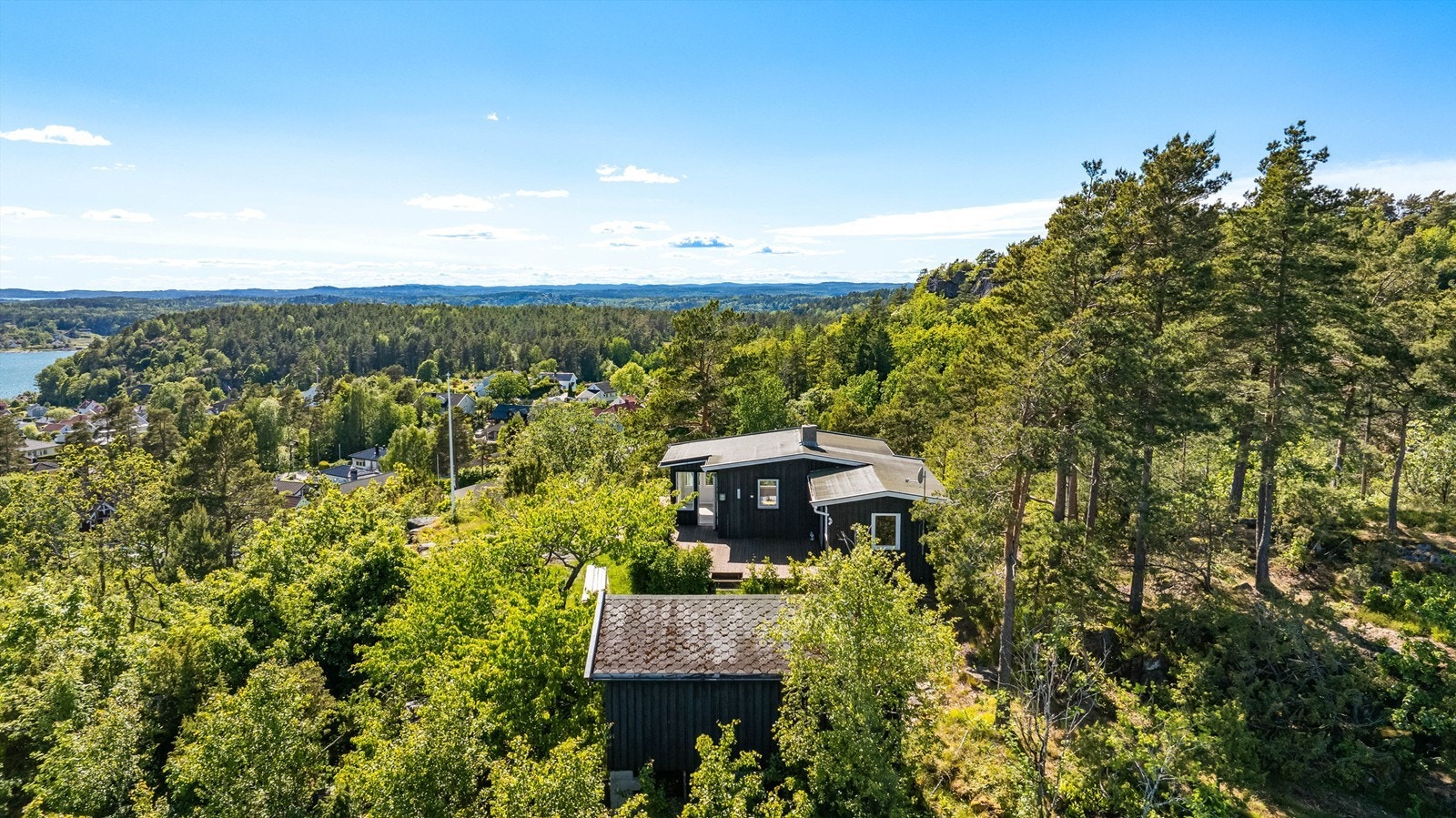 Beliggende sør på Nøtterøy med sol fra morgen til kveld Galleribilde