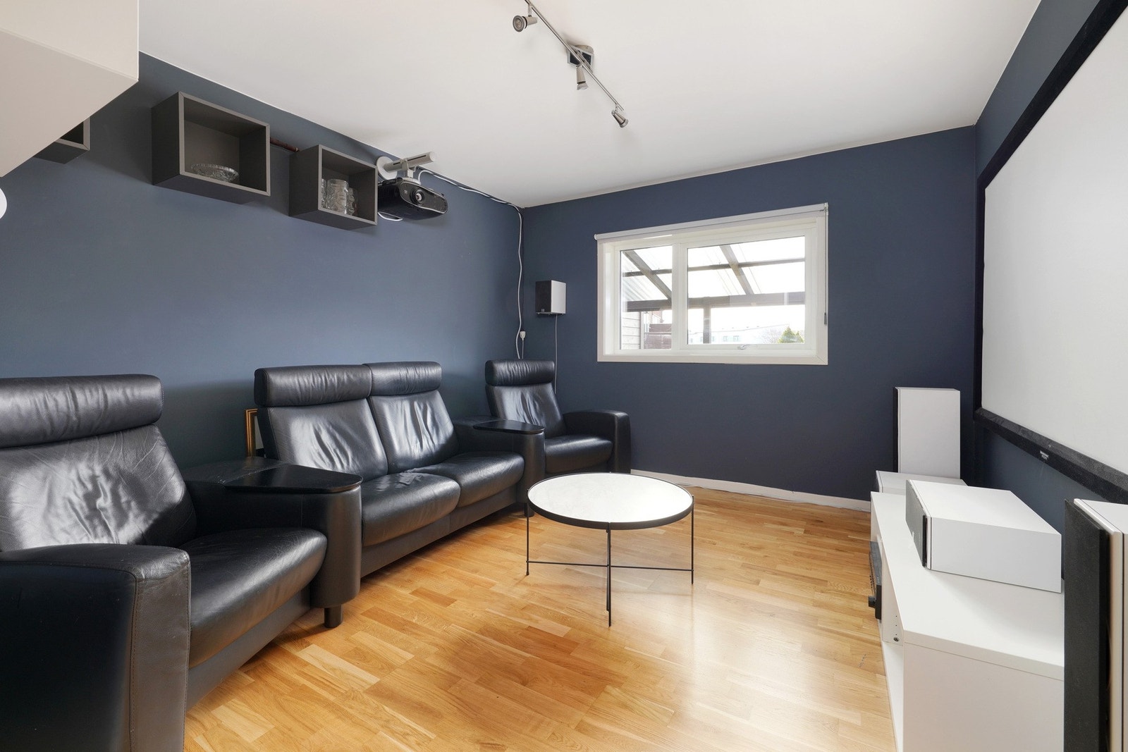 Soverom/kjellerstue Galleribilde