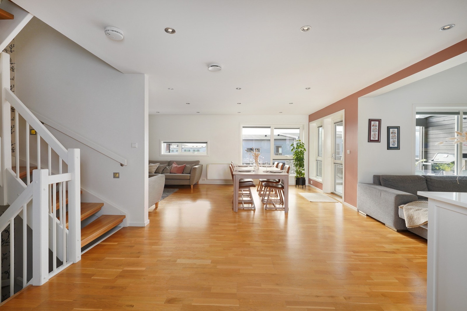 Romslig hovedetasje med god plass til hele familien Galleribilde