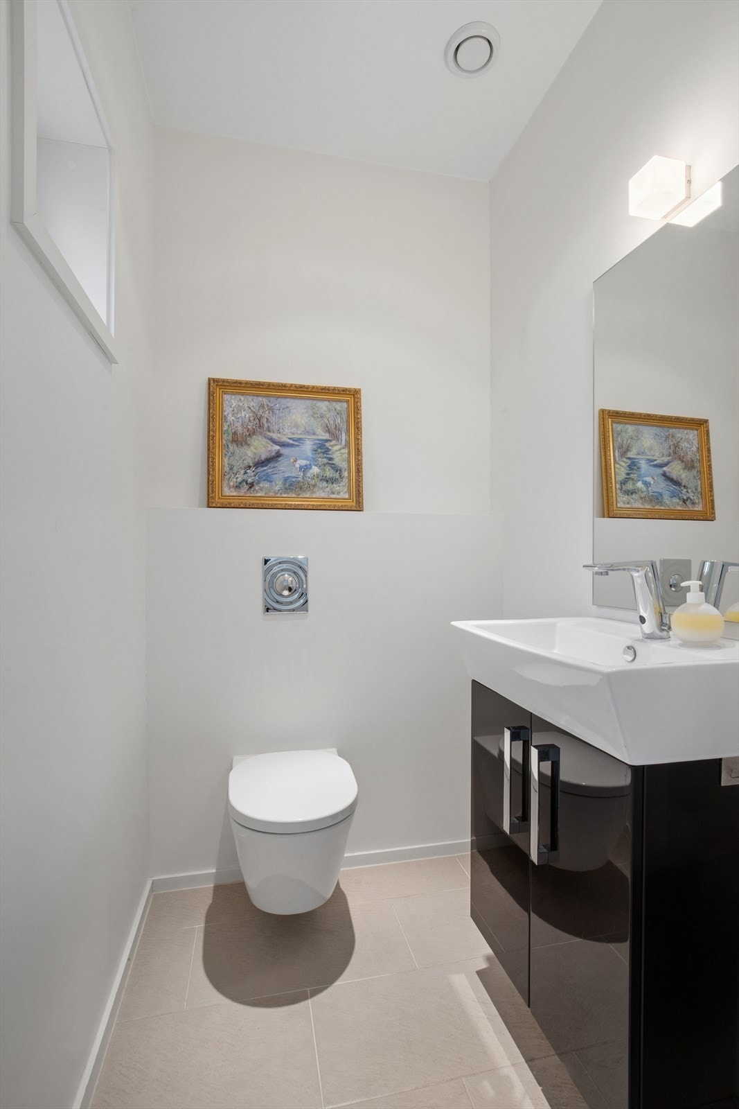 2. etg: Gjestewc Galleribilde