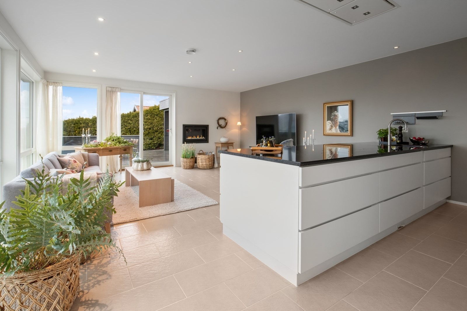 2. etg: Kjøkkenet er også utstyrt med "smuleskuff" som er koblet opp til sentralstøvsuger Galleribilde