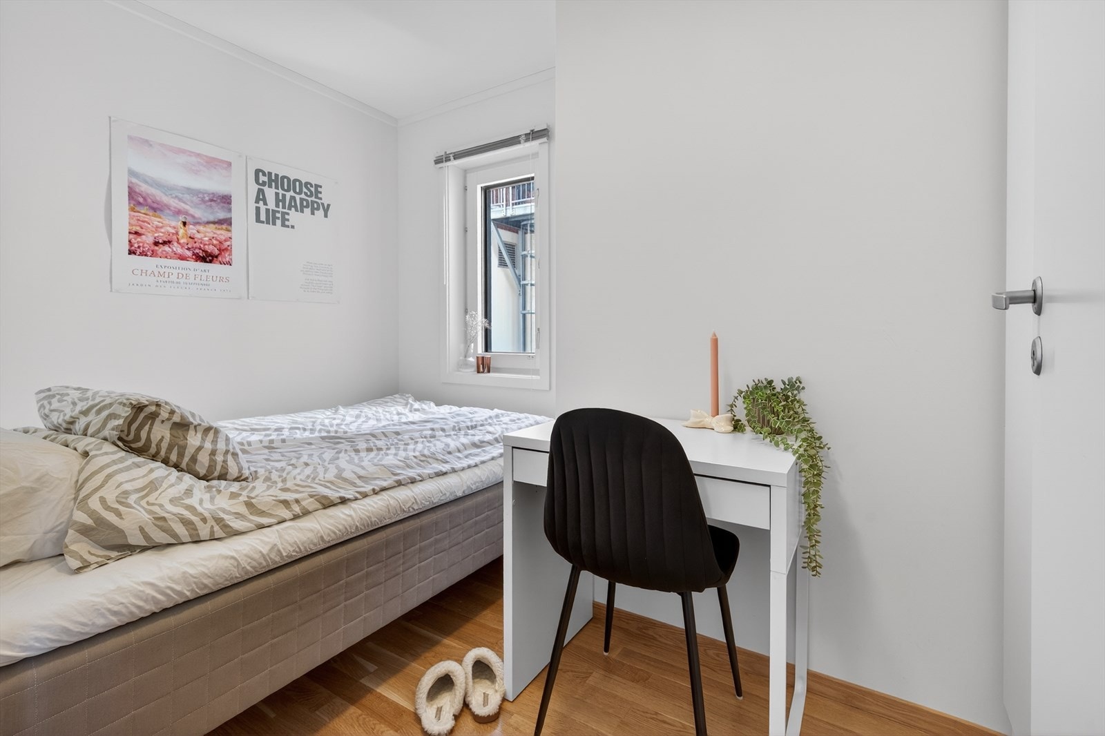 soverom 1 - med plass til seng og annet tilhørende møblement Galleribilde