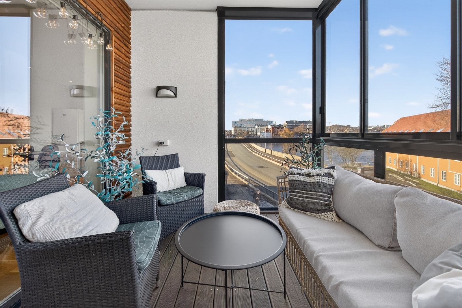 Herfra har du en fin utsikt over Lundsbroa og Otra Galleribilde