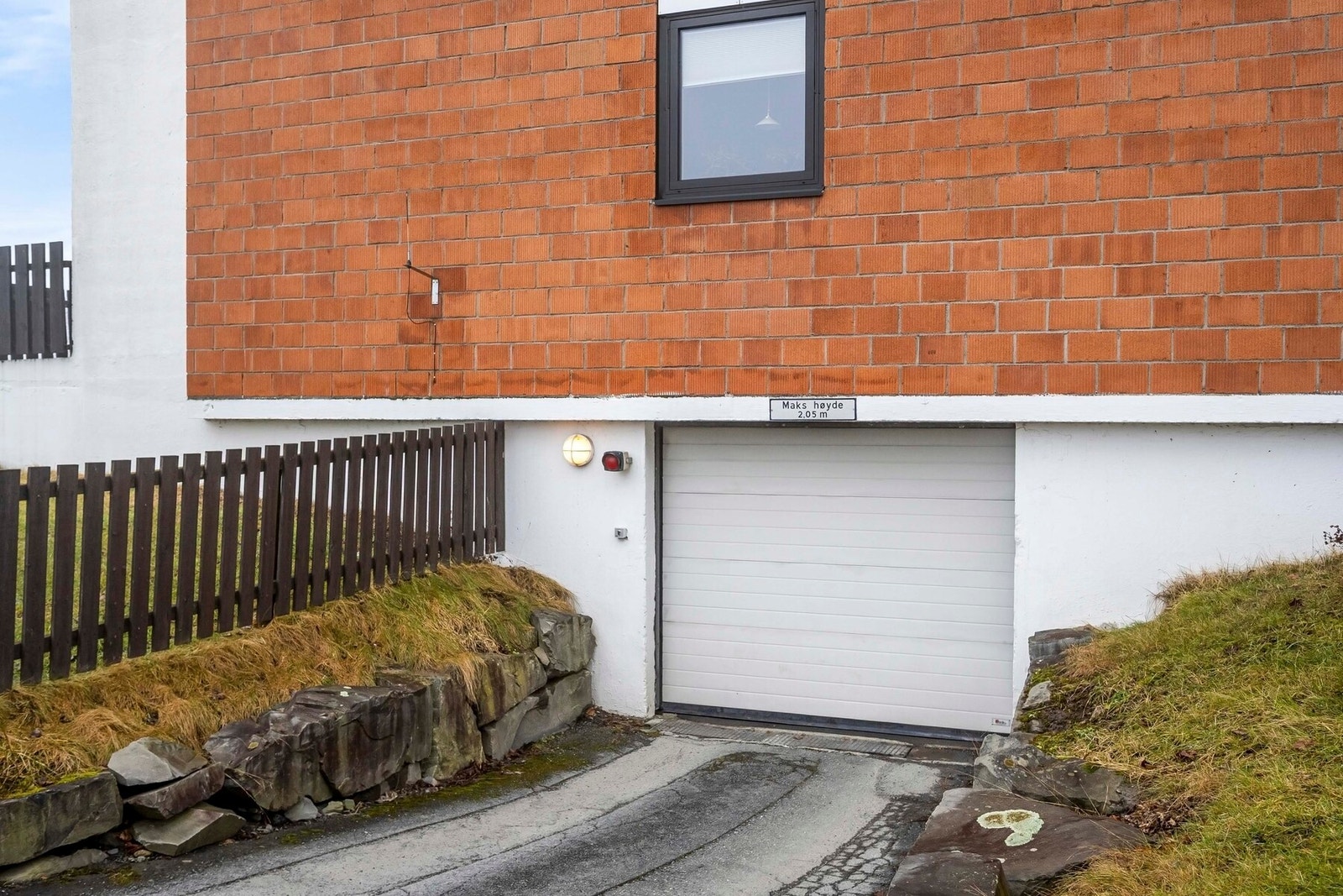 Leiligheten disponerer en parkeringsplass med mulighet for elbillader, i felles garasjeanlegg i nabobygget. Galleribilde