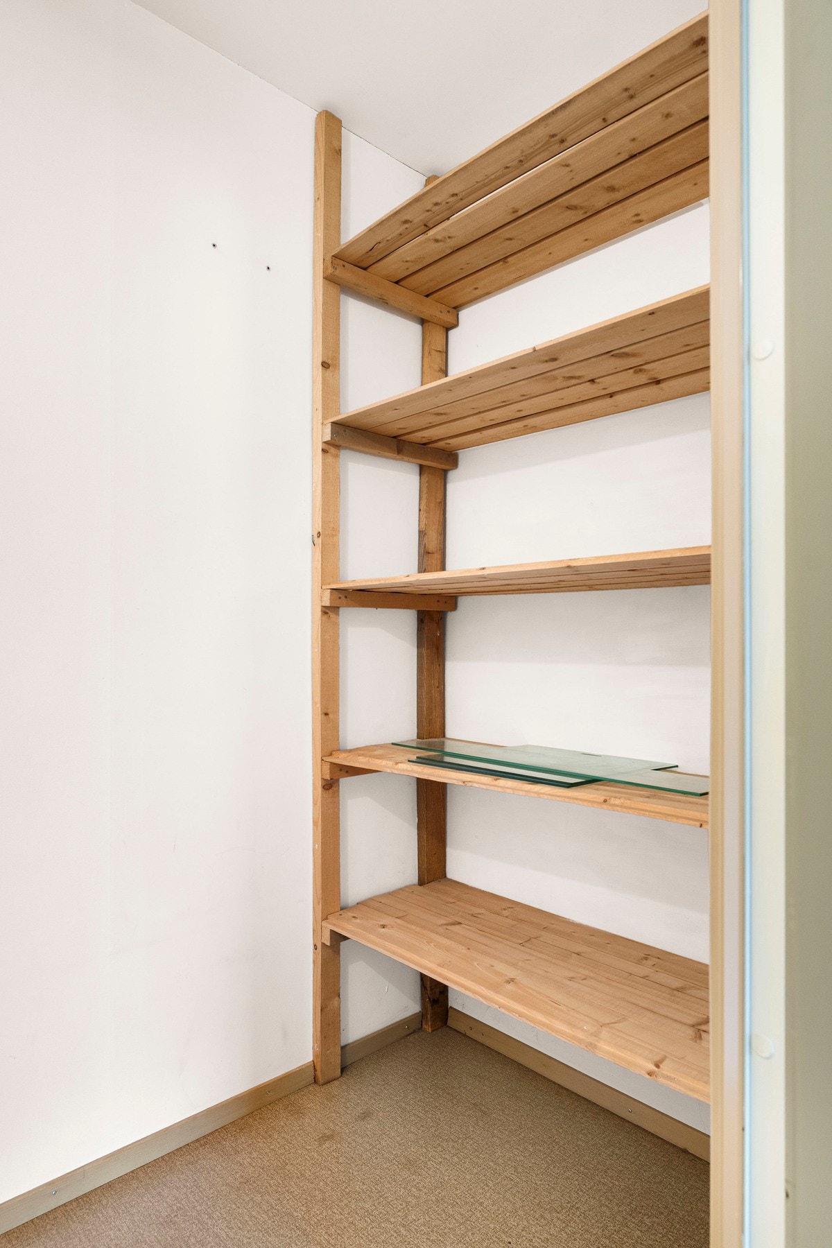 Leiligheten disponerer en ekstern bod på 5 kvm som byr på ekstra lagringsplass til sesongutstyr m.m. Galleribilde