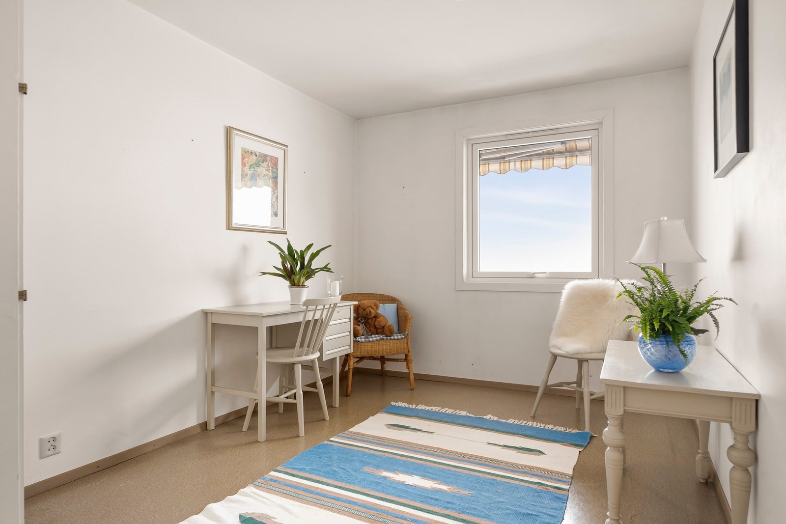 De andre soverommene er også av god størrelse med plass til en seng, nattbord og en oppbevaringsløsning. Galleribilde