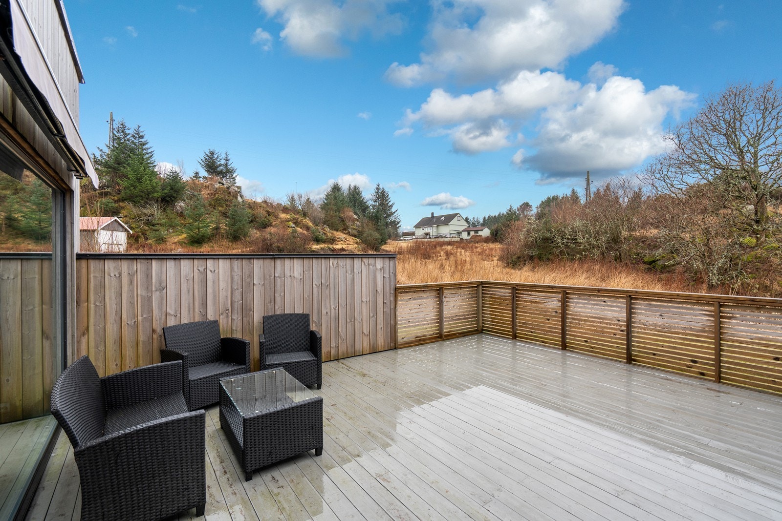 Stor terrasse på 40 m² skjermet for innsyn Galleribilde