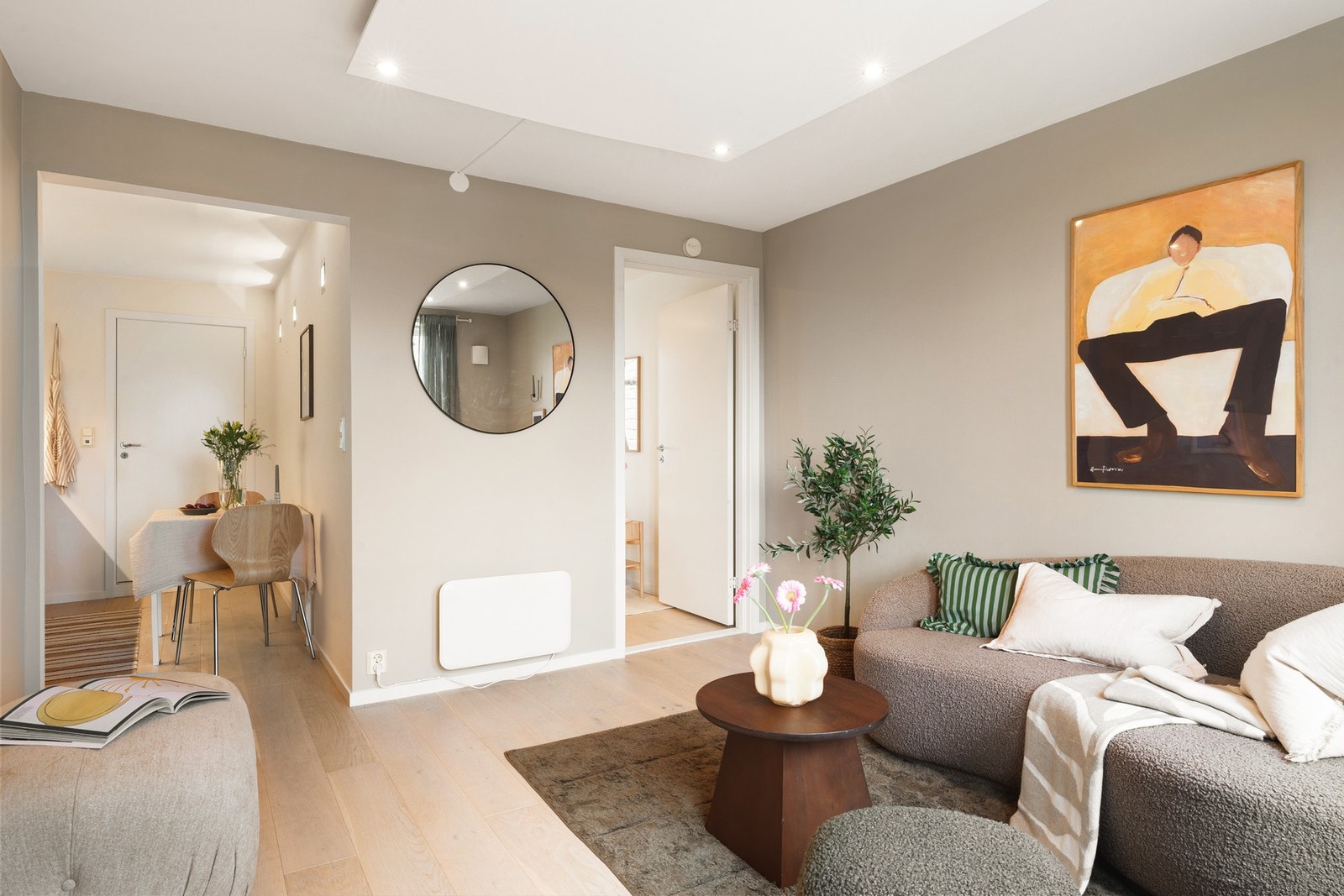 Leiligheten har en svært god planløsning og har et gjennomgående moderne preg. Galleribilde