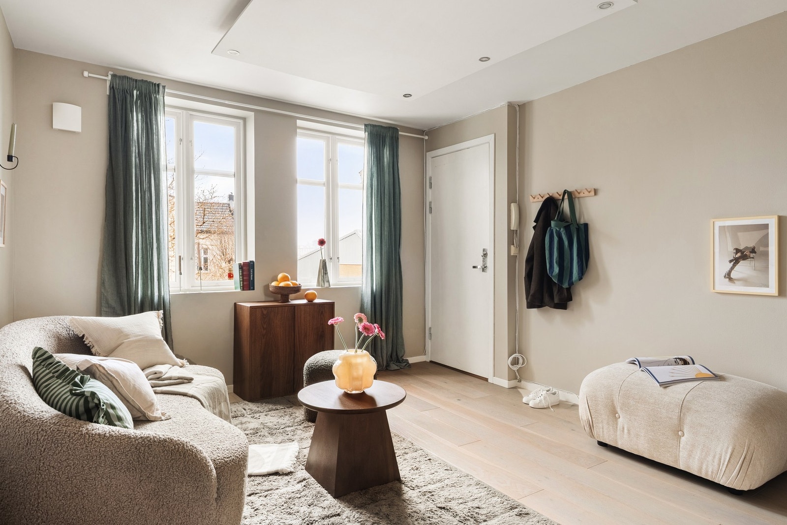 Velkommen inn! Her får du en lys og flott leilighet med beliggenhet like bak Bryggen i Bergen. Galleribilde