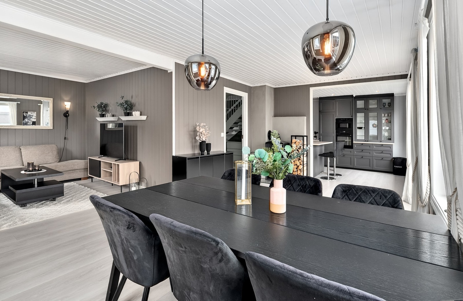 God plass til spisebord i stuen. Galleribilde