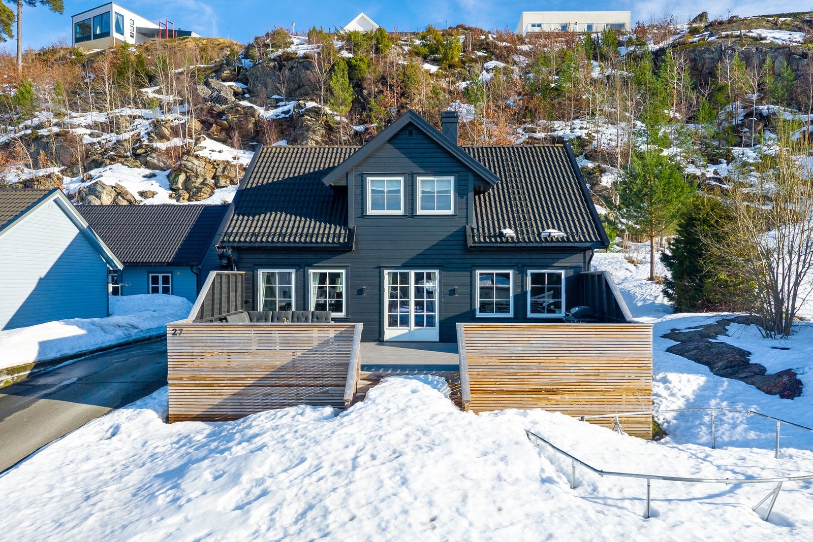 Kunne du tenke deg å bo her? Her får man en innholdsrik bolig med god standard og integrert garasje. Galleribilde