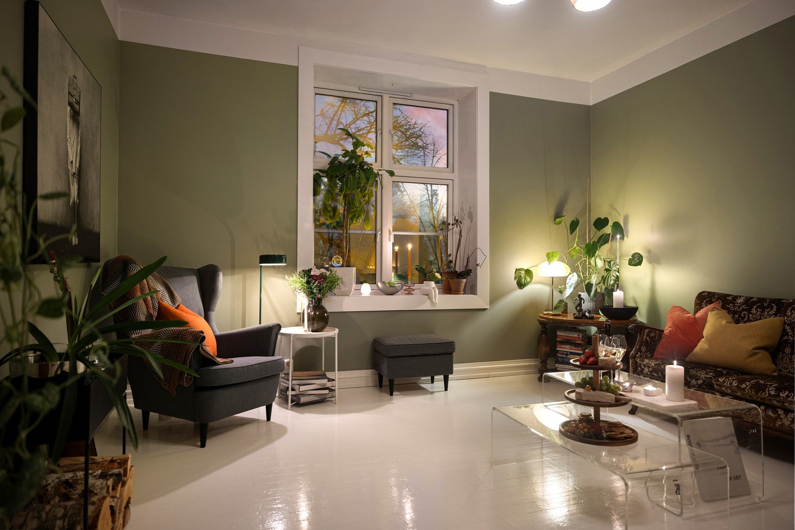 Fra stuen er det utsyn mot Torshov kirke med omliggende park. Galleribilde