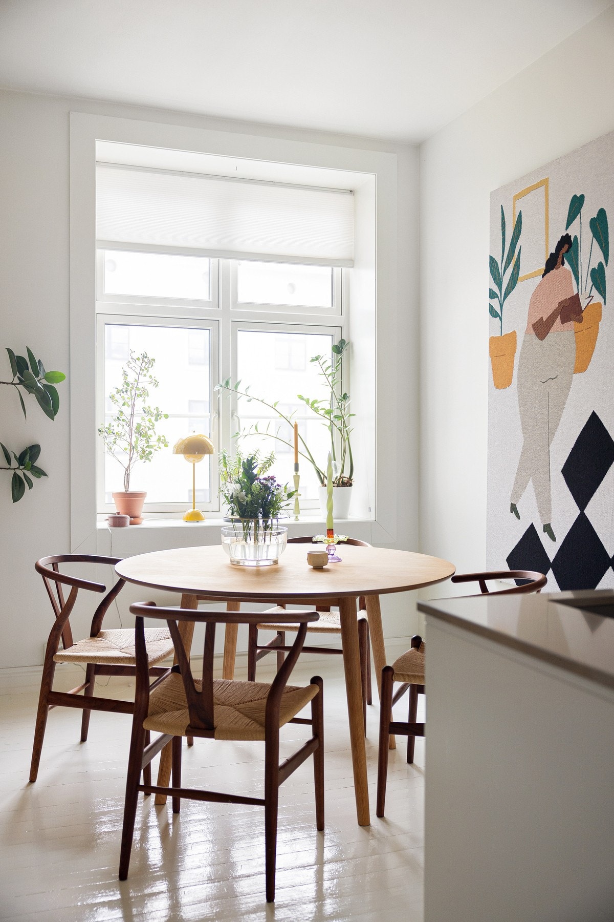 Plass til stort spisebord. Du kan også sette opp en vegg for et ekstra soverom. Galleribilde