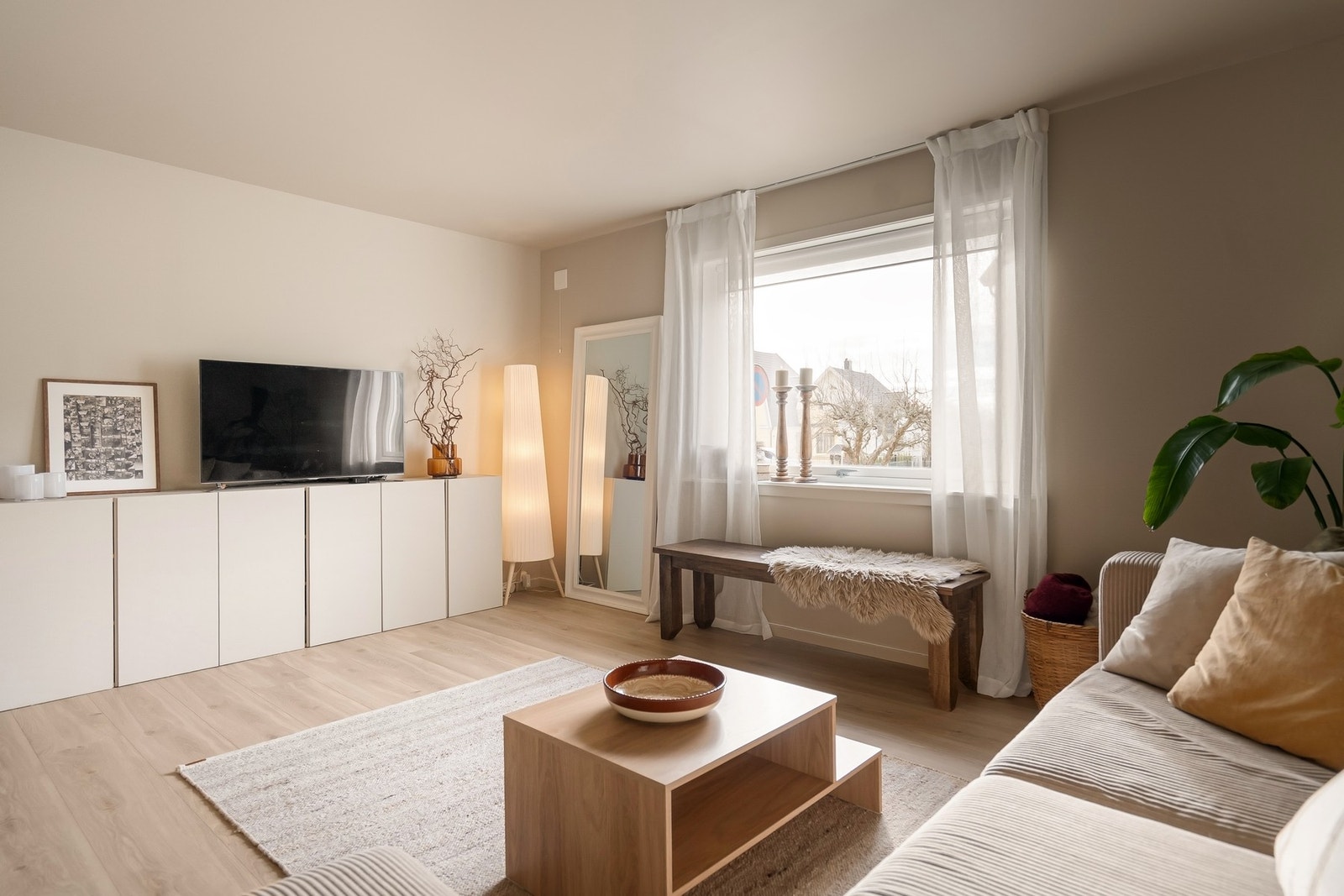 Gode møbleringsmuligheter i stuen. Galleribilde