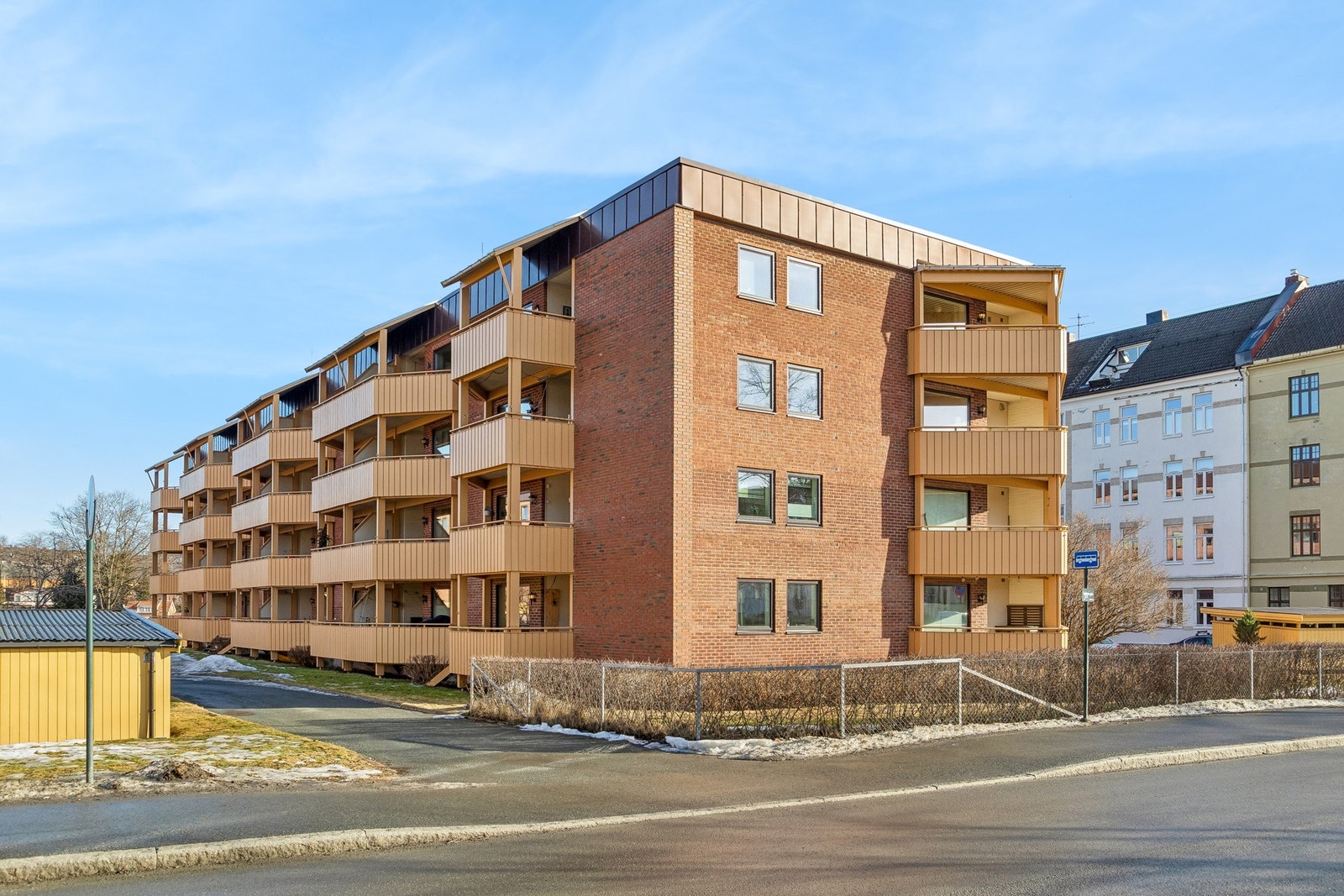 En meget romslig 2-roms andelsleilighet med stor balkong og sentral beliggenhet på Øya! Galleribilde