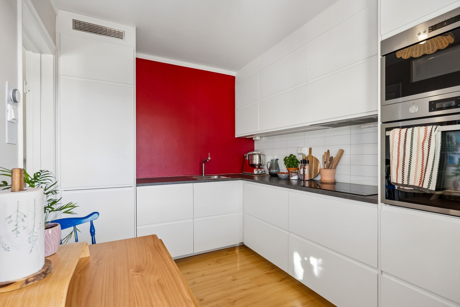 Kjøkkenet er på 7,5 kvm., og har godt med benke- og skapplass. Galleribilde