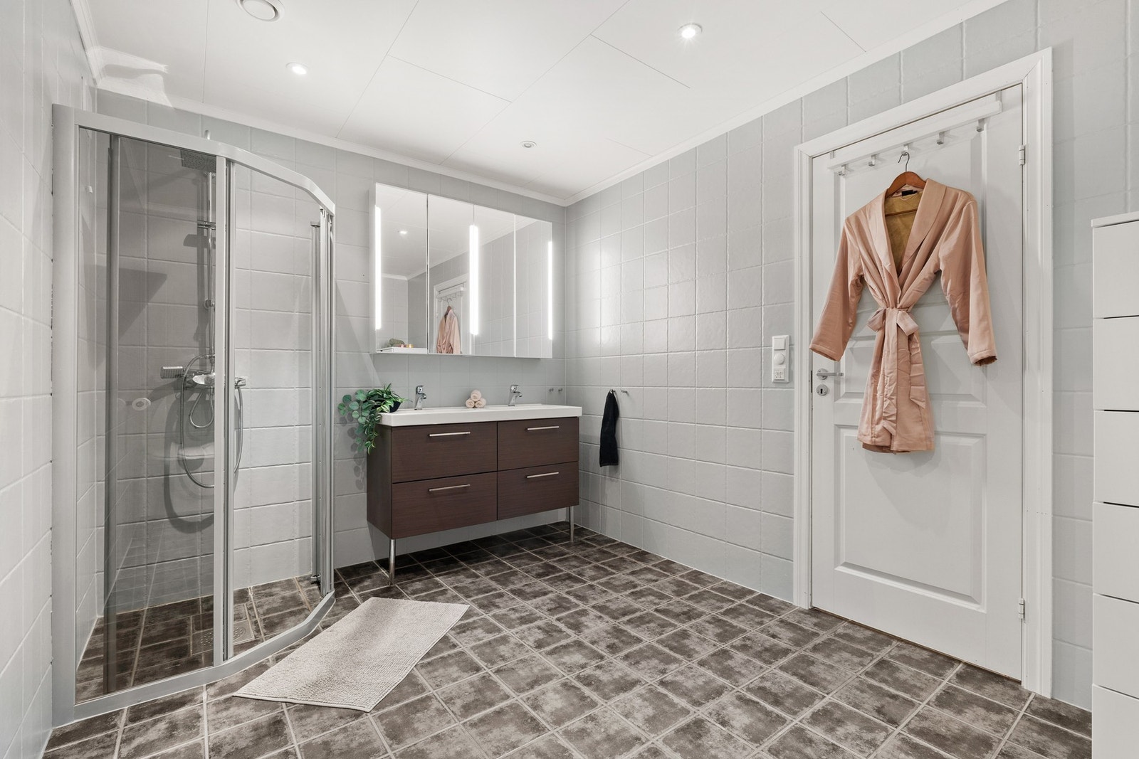 Lyst og flott bad på 10 kvm. Galleribilde