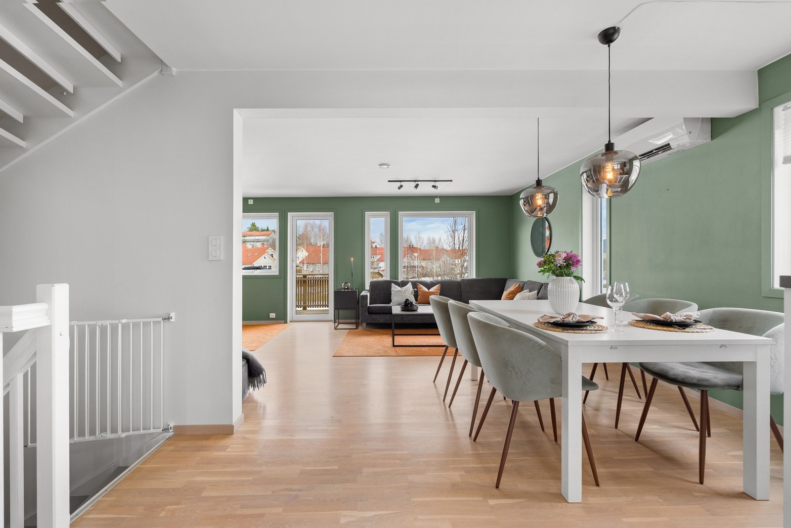 Det ble skiftet terrassedør og ytterdør i 2021. Galleribilde