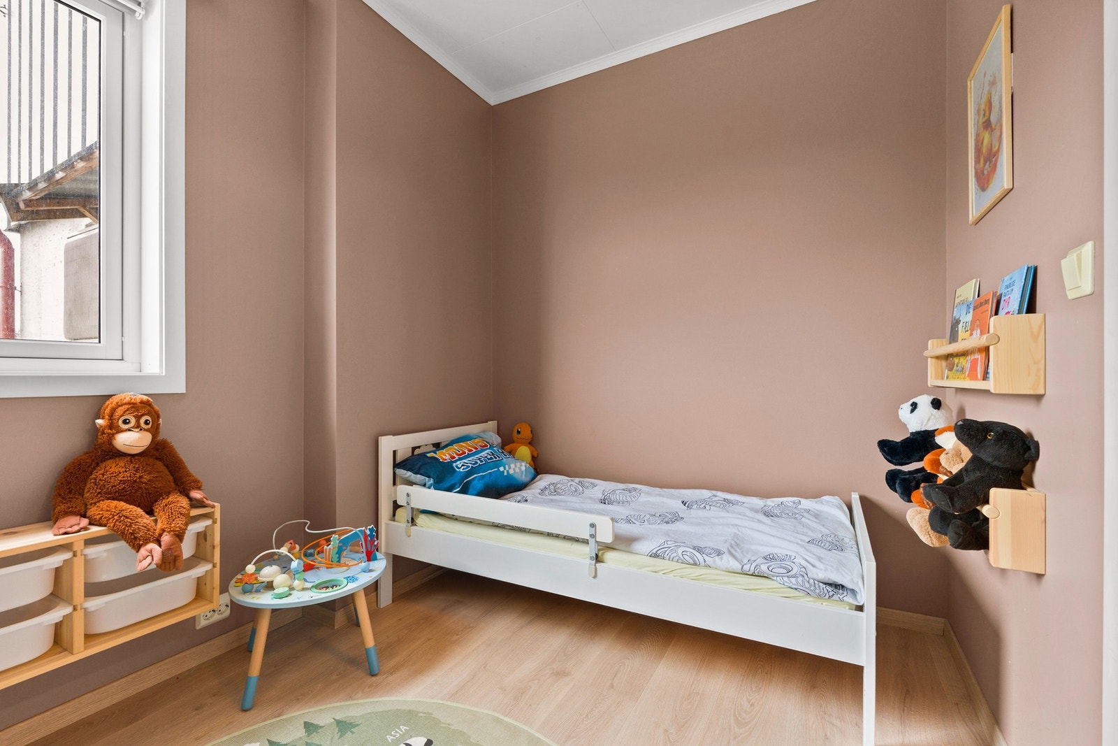 Alle overflater på soverommene og gulvet ble skiftet i 2020. Galleribilde