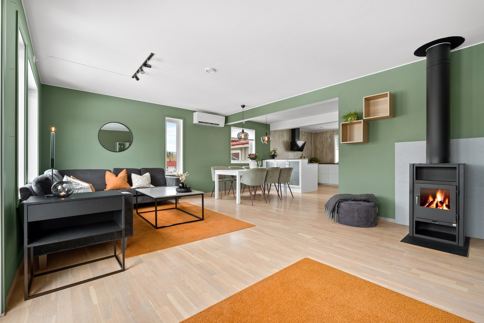 Boligen fremstår som meget innbydende og flott med gjennomført god standard. Galleribilde