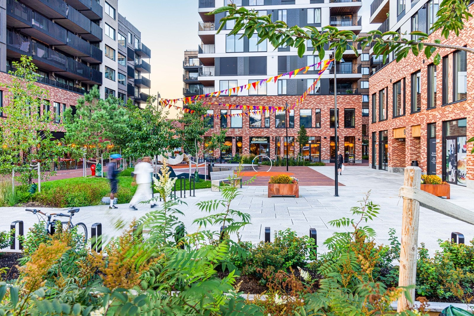 Meierikvartalet byr på flere gode spisesteder, dagligvare, apotek, frisør m.m. Galleribilde