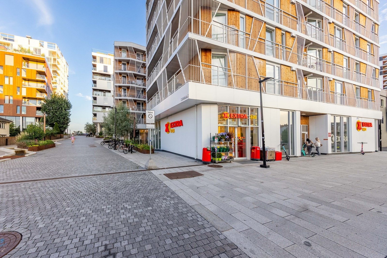 Dovrekvartalet ligger sentralt til i Lillestrøm, med kort vei til dagligvare, treningssenter, busstopp, tog og kjøpesenter. Galleribilde