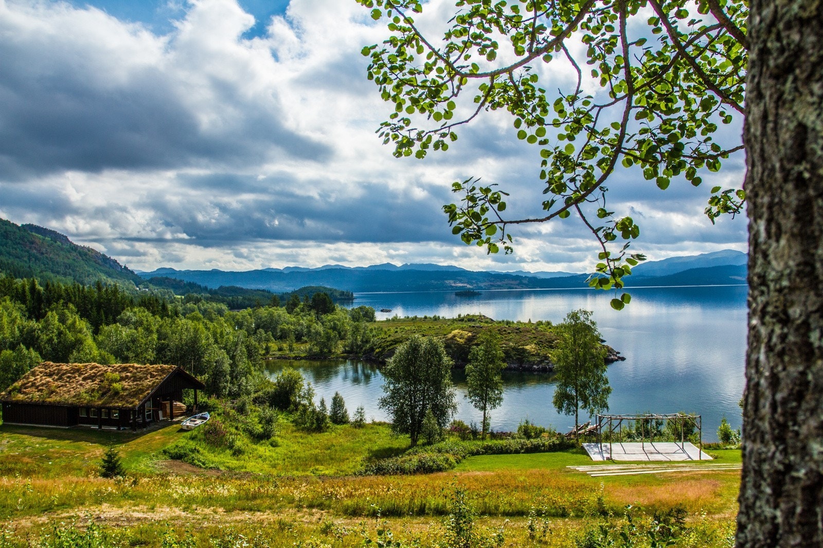 Utsikt til idylliske Totakvannet Galleribilde