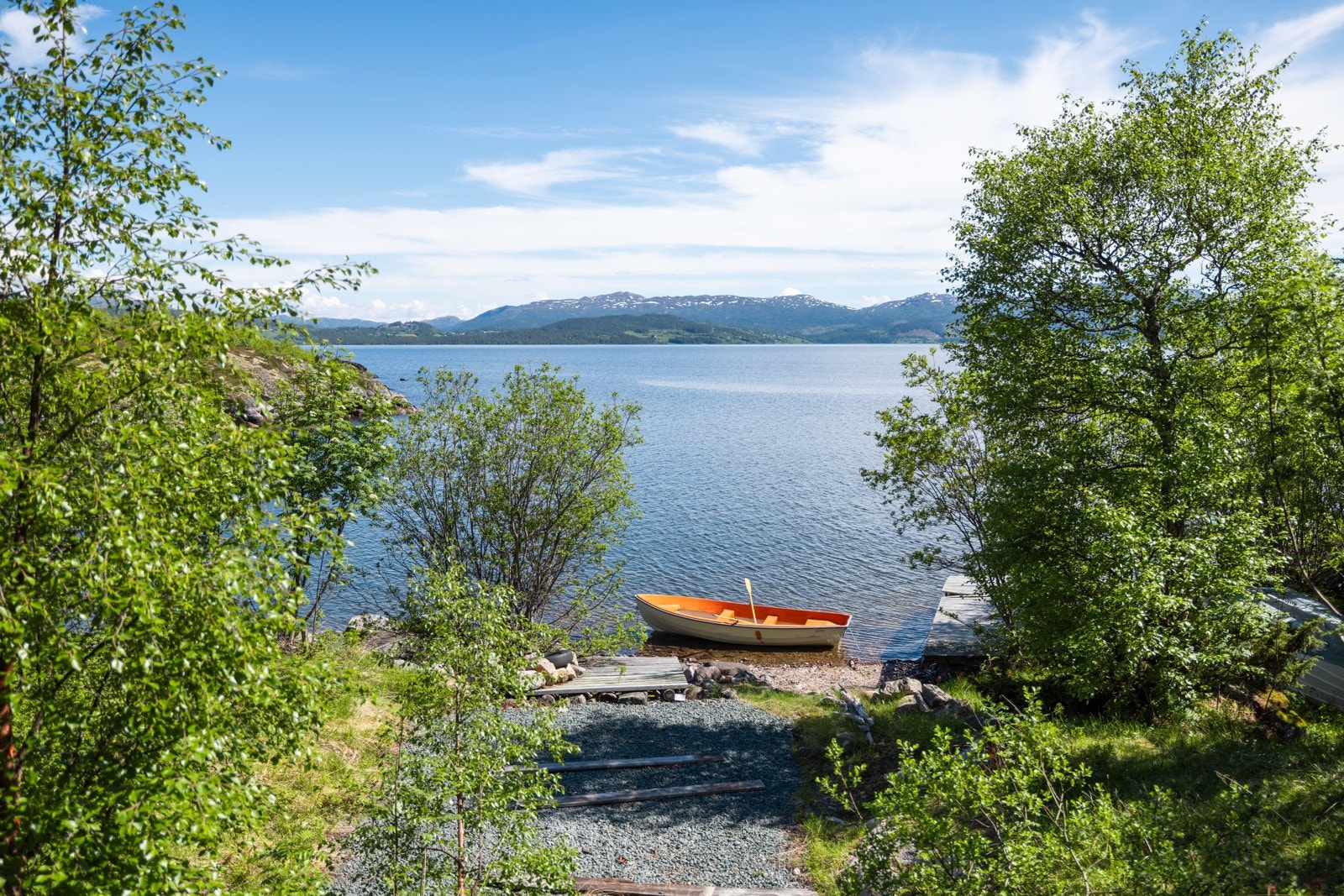 Eiendommen har rett til å fiske i vannet, her bogner det av mye god ferskvannsfisk Galleribilde