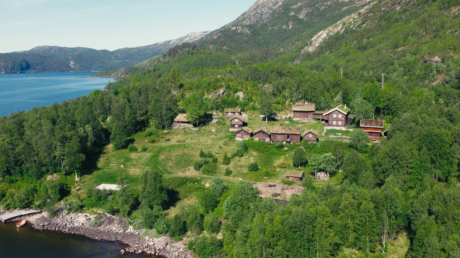 Eiendommen strekker seg fra ca 680 moh på tunet ved Totakvannet og opp til 1100 moh opp mot foten av Hardangervidda Galleribilde