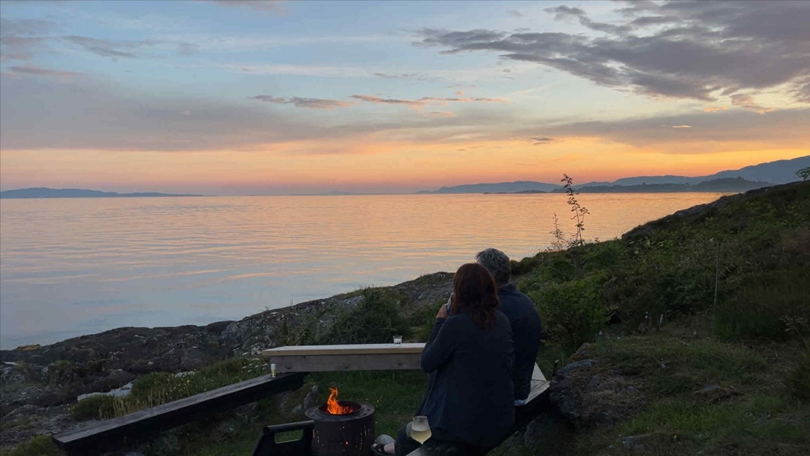 Det er lagt til rette for et lite bålområdet ved sjøen på fellesareal. Galleribilde