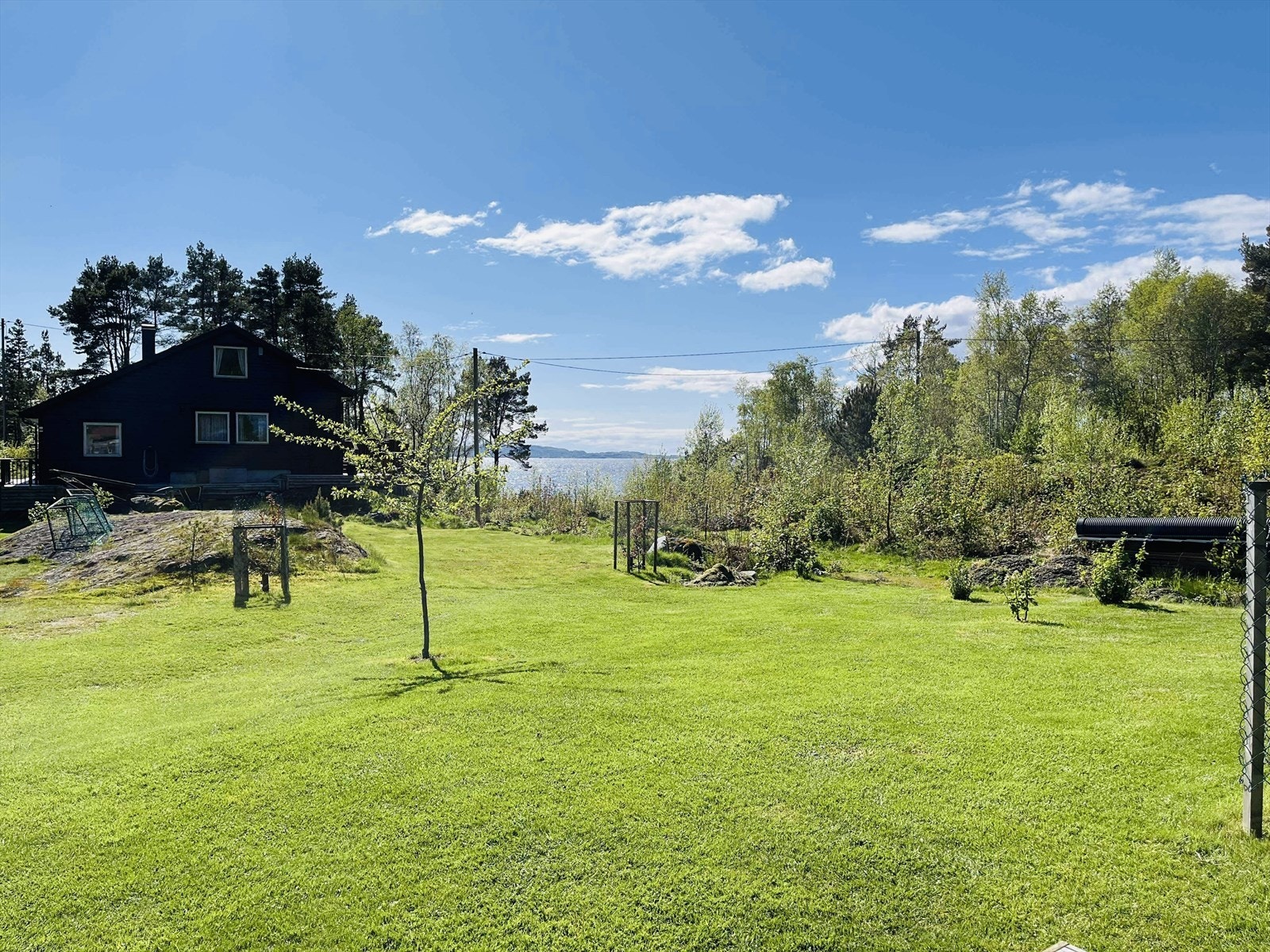 Utsikten fra tomta mot fjorden. Galleribilde