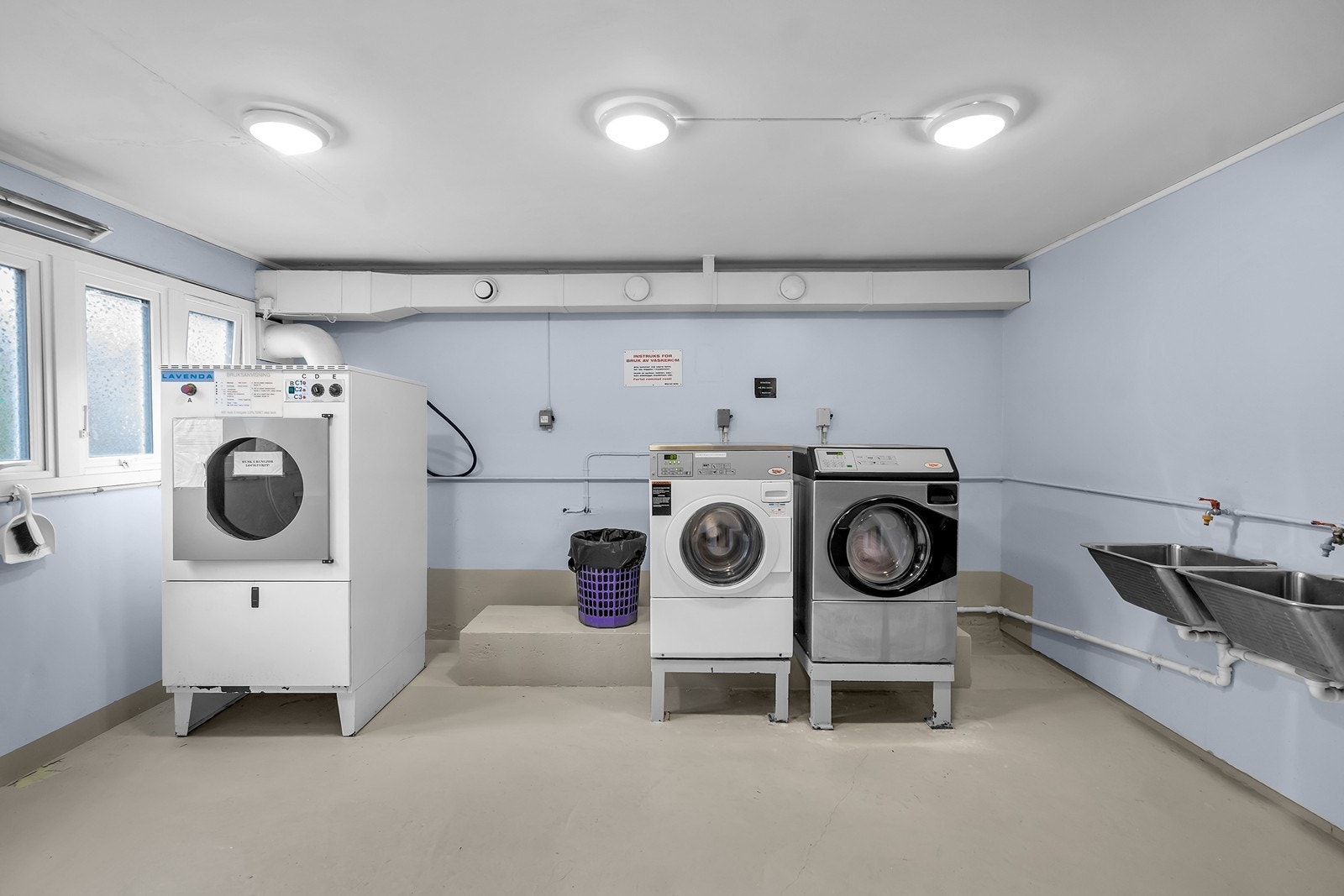 Det er tilgang til fellesvaskeri i kjelleren | Selger har forhåndsbetalt for bruk av vaskekjelleren til februar 2027 Galleribilde