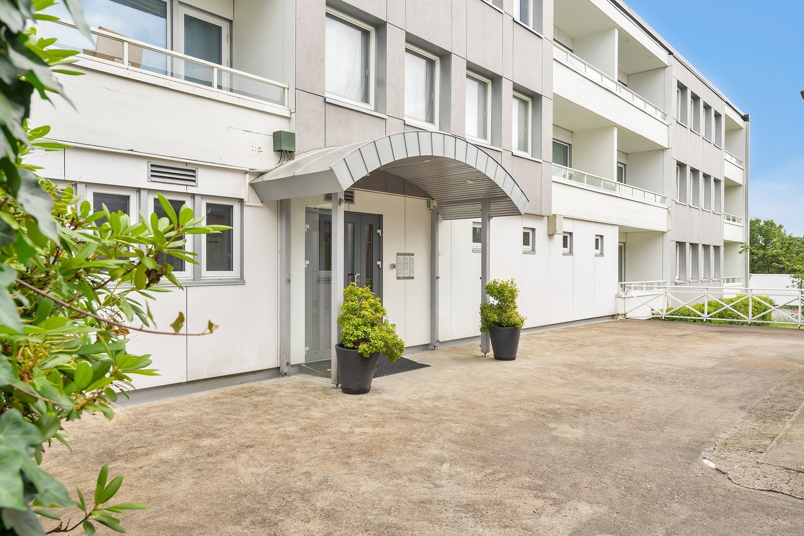 Inngangsparti med calling-anlegg Galleribilde