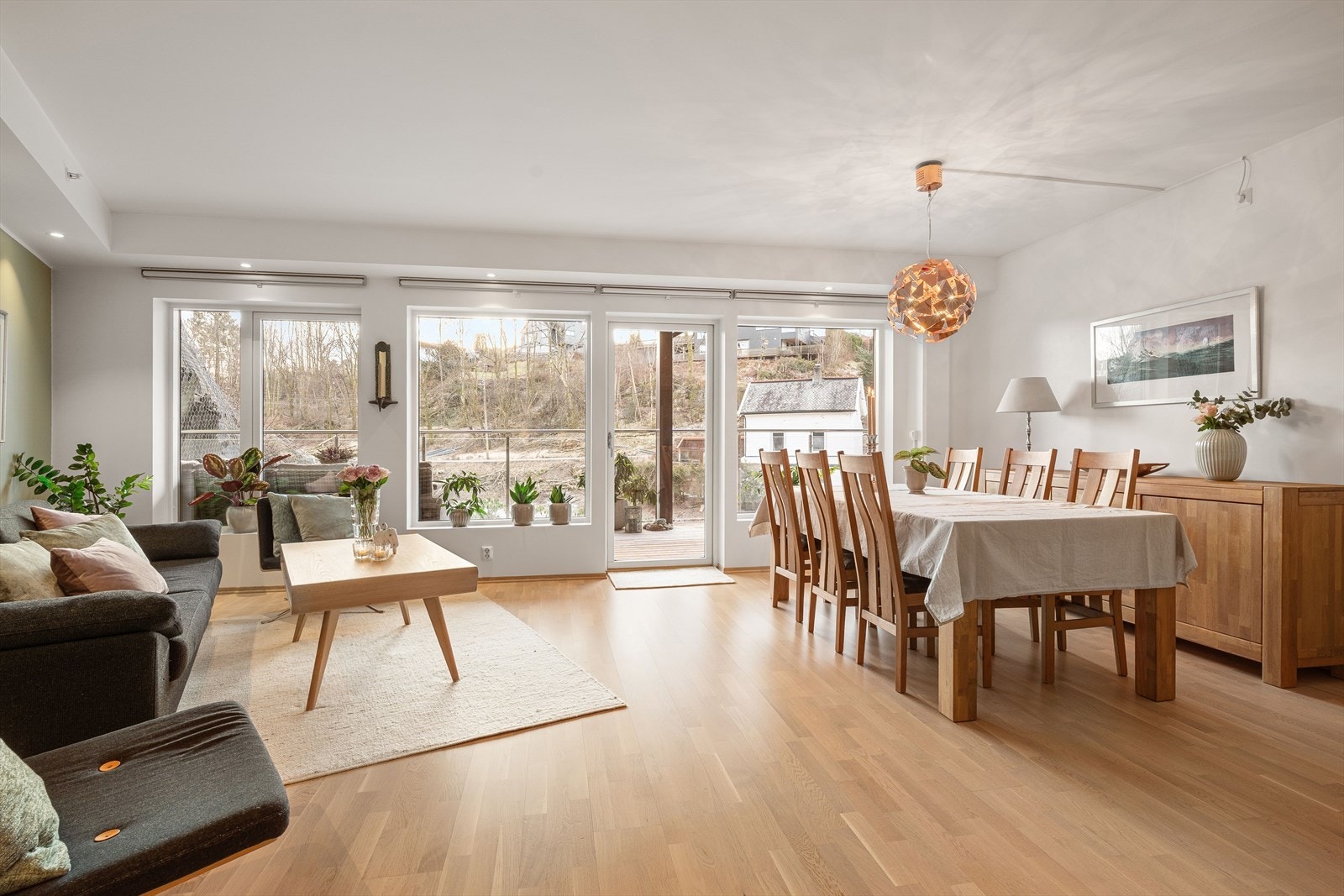 Aktiv Eiendomsmegling v/Morten Tøsdal har gleden av å presentere Troldhaugvegen 56! Foto: Vidar Haugland / Husfoto AS. Galleribilde