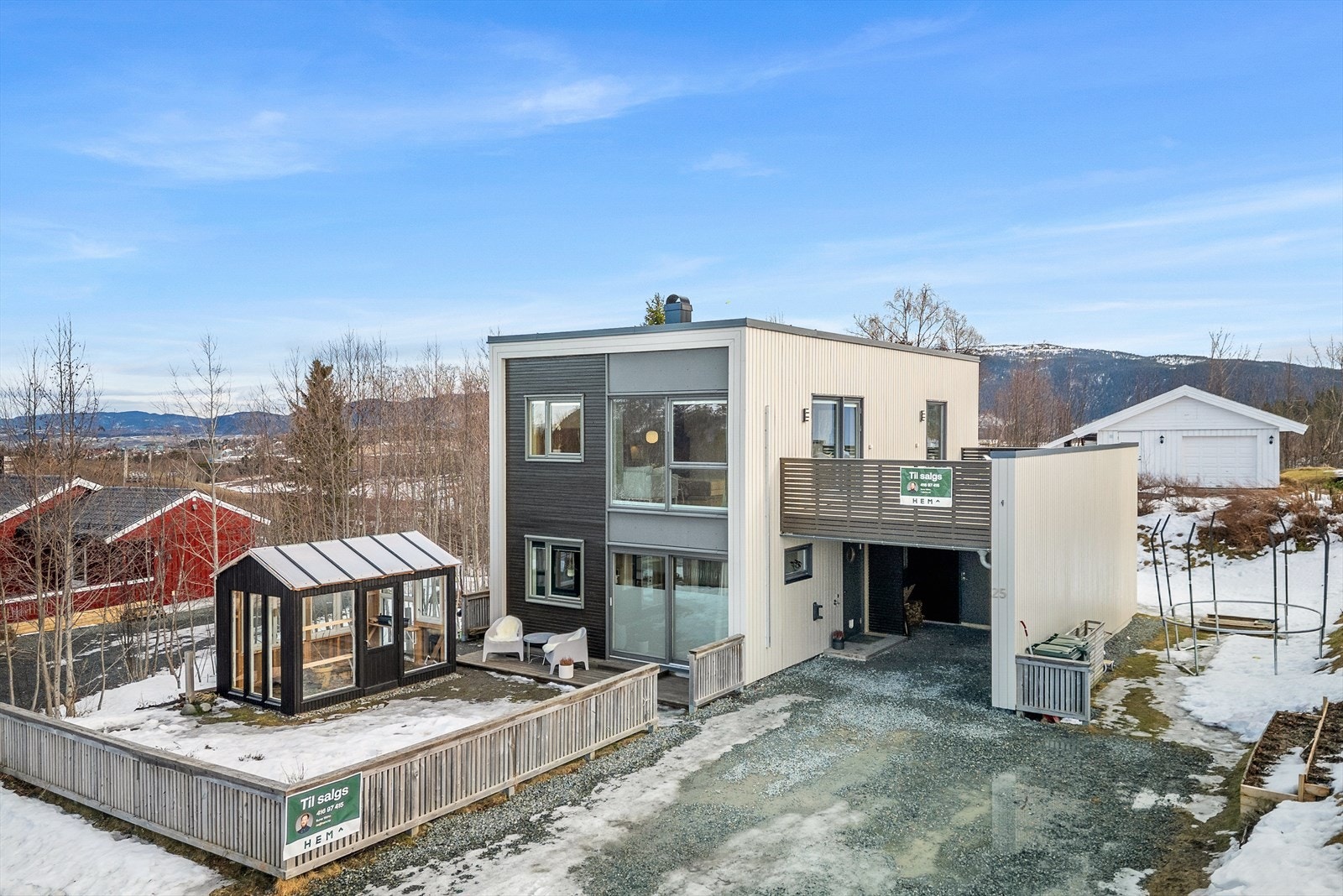 Velkommen til Rogavegen 25 - en moderne og familievennlig enebolig fra 2014! Foto - Haukdal - Interiørfoto Galleribilde