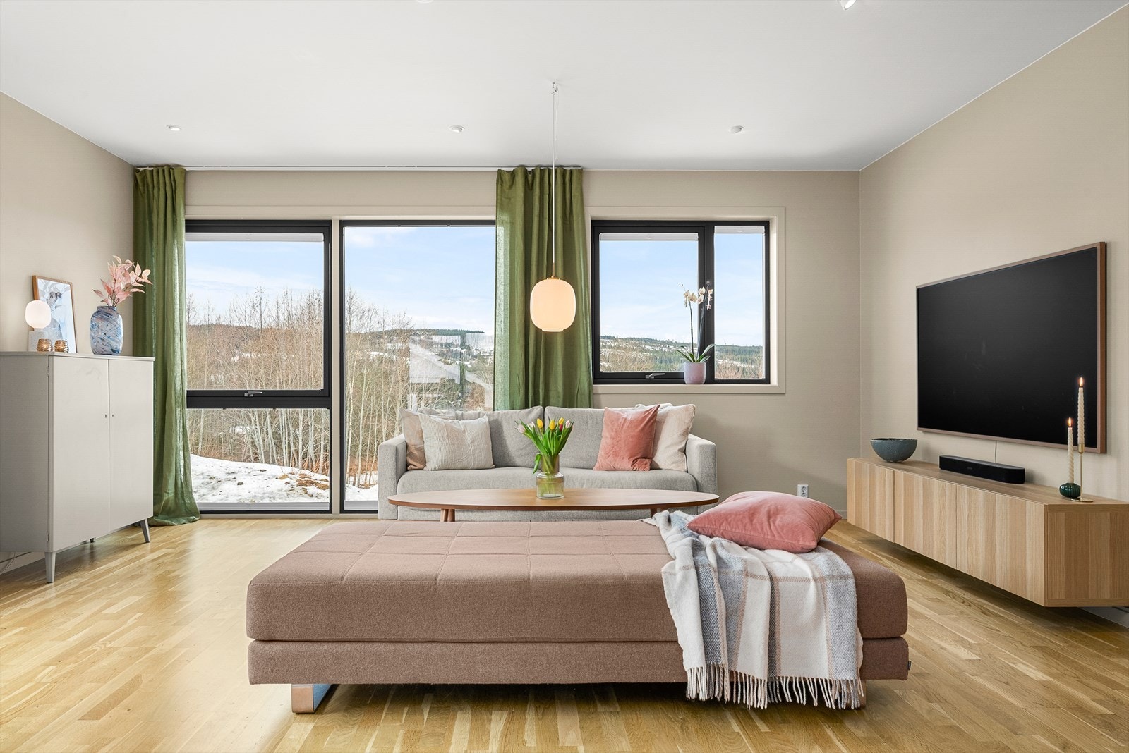 2.etg består av stue, kjøkken og bad Galleribilde